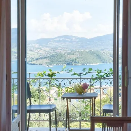 Katouna Sleeps 5 With Pool Air Con And Wifi